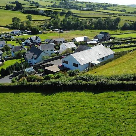 Y Grange Bed & Breakfast Llanfihangel-y-Creuddyn Exterior foto