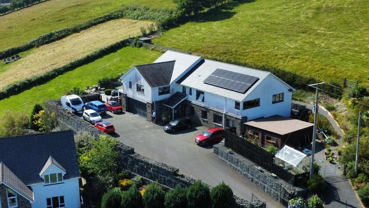 Y Grange Bed & Breakfast Llanfihangel-y-Creuddyn Exterior foto