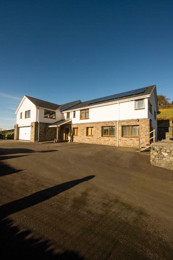 Y Grange Bed & Breakfast Llanfihangel-y-Creuddyn Exterior foto