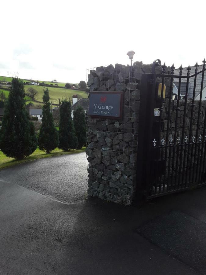 Y Grange Bed & Breakfast Llanfihangel-y-Creuddyn Exterior foto