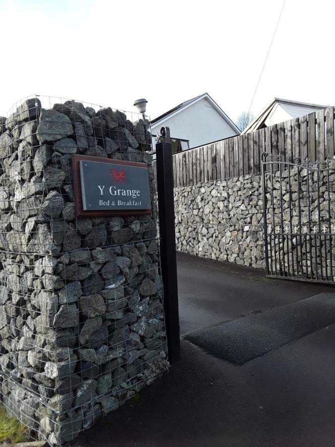 Y Grange Bed & Breakfast Llanfihangel-y-Creuddyn Exterior foto